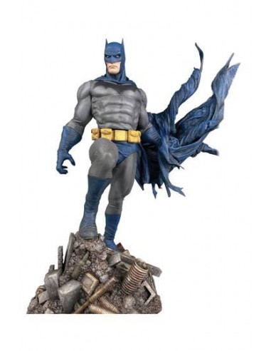 Figura DC Gallery Batman Defiant 25 cm